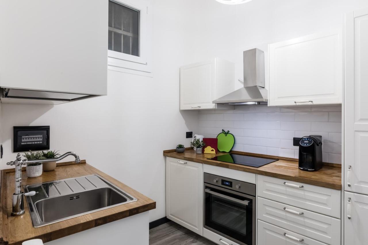 Acquario 5' Free Wifi & Netflix "Prione" By Tilo Apartment'S Cenova Dış mekan fotoğraf